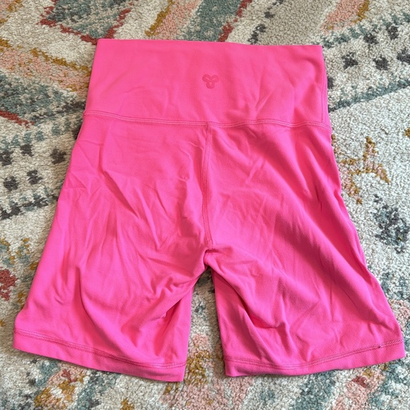 TNA Aritzia Action 5” Biker shorts - Picture 3 of 4
